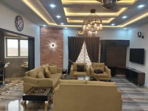 Best And Unique 4 Bedroom Home With Free Parking