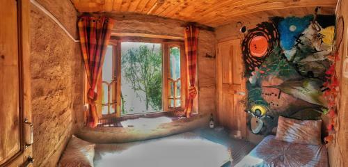 Ruhoots Cafe & Homestays