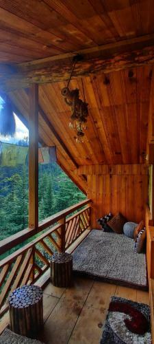 Ruhoots Cafe & Homestays