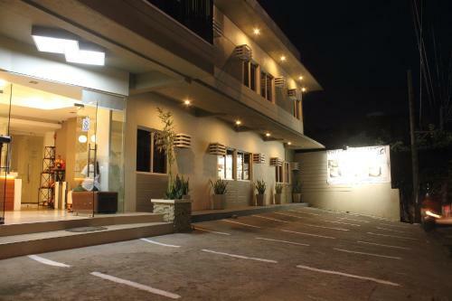 Hotel The Center Suites
