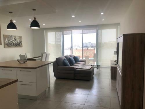 Sea View Apartment Overlooking Spinola Bay