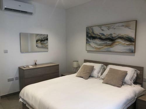 Sea View Apartment Overlooking Spinola Bay