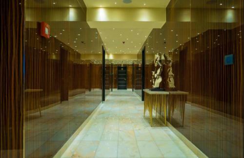 Apartamento Luxurious Executive One Bedroom Suite Space Available