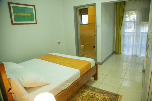Hotel Cwezi By The Lake