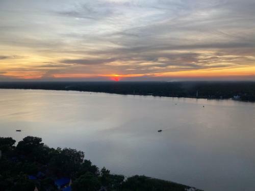 Apartamento River Facing Lovely 3br Condo