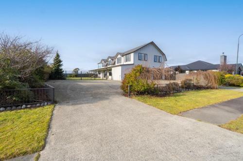 Acheron Homestead - Te Anau Holiday Home
