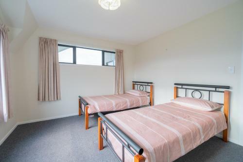 Acheron Homestead - Te Anau Holiday Home