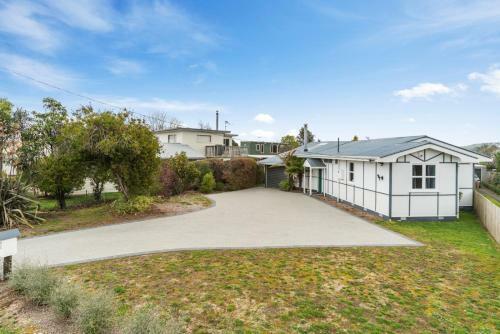 Kerer? Lodge - Two Mile Bay Holiday Home