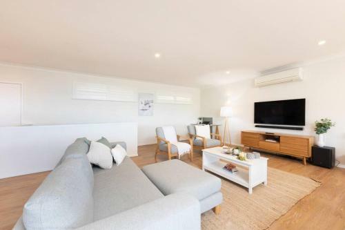 Blissful Retreat With Panoramic Views Of One Mile