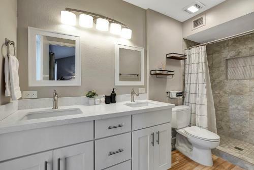 Villa *new*designer Oasis 4bdrm W/pool/jacuzzi/pooltable/mini Botanical Garden