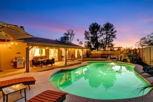 Villa *new*designer Oasis 4bdrm W/pool/jacuzzi/pooltable/mini Botanical Garden