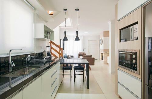 3 Quartos Em Canela - Decorado E Equipado Em Bairro Tranquilo