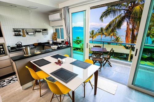 Apartamento Lindo Flat Sobre O Mar de Martin de S�...