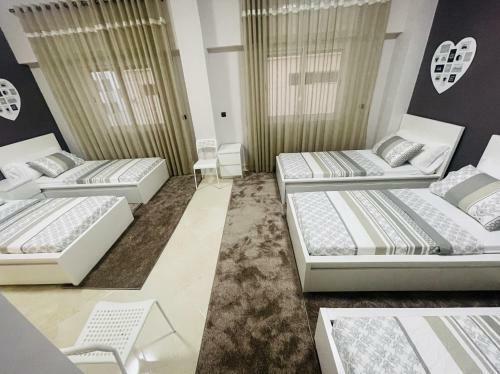 Charming New Large Luxurious Apartment.
