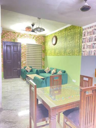 Entire Villa With Private Parking & Private Garden