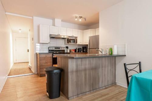 Apartamento Lovely Rental Unit With Balcony~ Autoroute 40