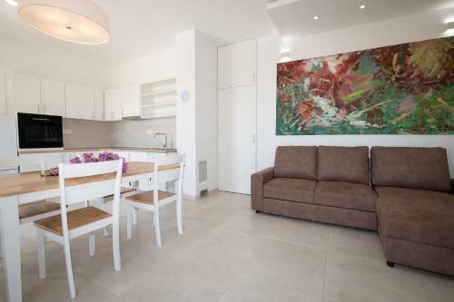 Villa Kruno, With The Pool And Spectacular View