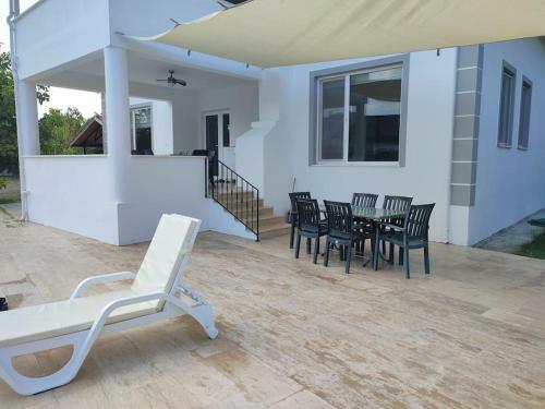 Villa Serenity With Private Pool And Large Garden.