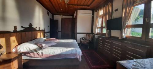 Hotel Z�mr�d�anka Otel