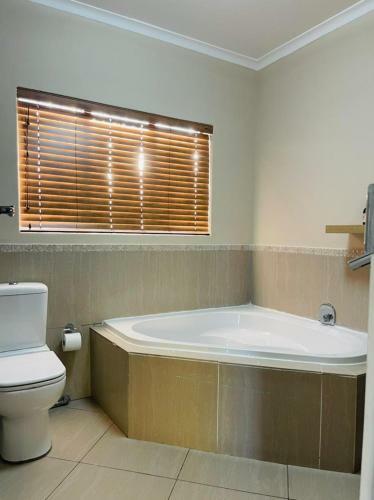 Lodge 150 Jacaranda Guesthouse