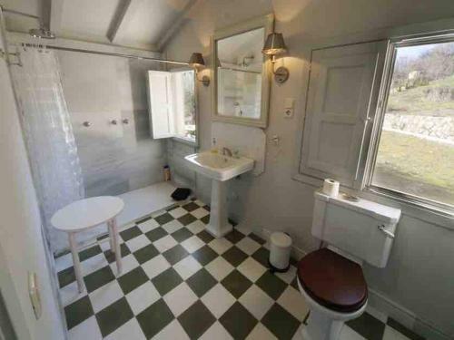 Hostal Room In Bungalow - Room With Bathroom En-suite