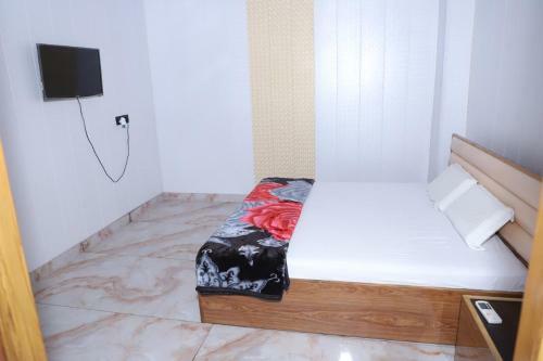 Oyo 90052 Hotel Lord Krishna