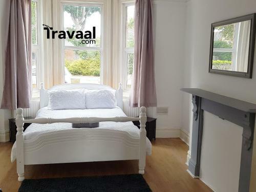 Travaal - 3 Bedroom Apartment Farnborough