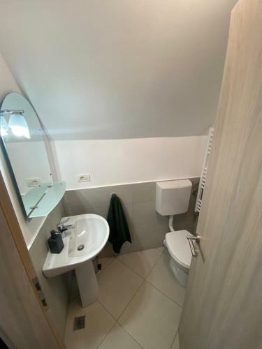 Hostal La Izvoare Pensiune-p?str?v?rie