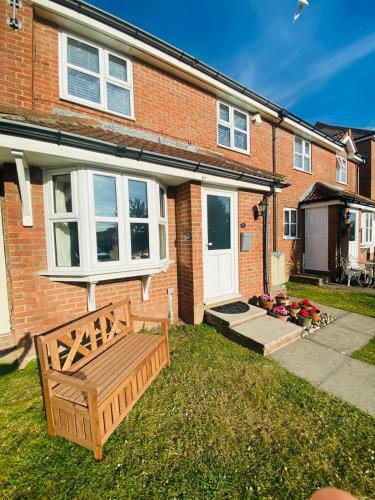Coastal 2 Bedroom Maisonette With Parking
