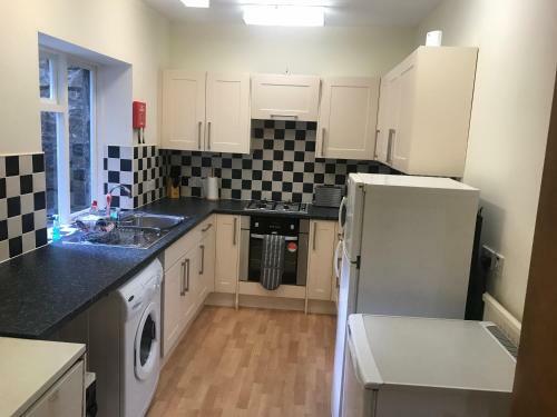 Central Garden Level Family Apartment