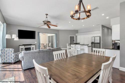 Executive Pool Home In Tarpon Springs