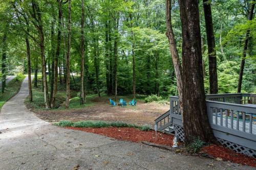 King Bd Nature Haven Dwntwn Alpharetta! Dogs Kids