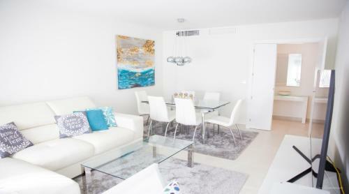 Lovely Apartment Centrally Located In Estepona