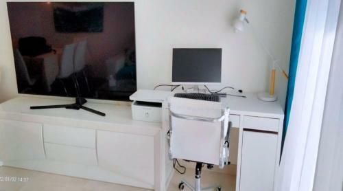 Lovely Apartment Centrally Located In Estepona
