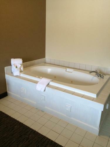 Posada Modern Inn & Suites - Lawrenceburg