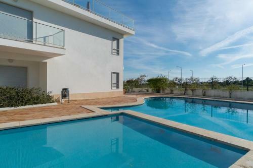 Beautiful Apartment With Terrace And A Pool