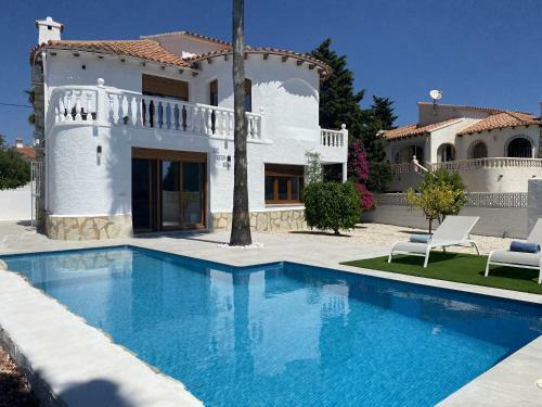 Gorgeous Newly Renovated Villa In Calpe