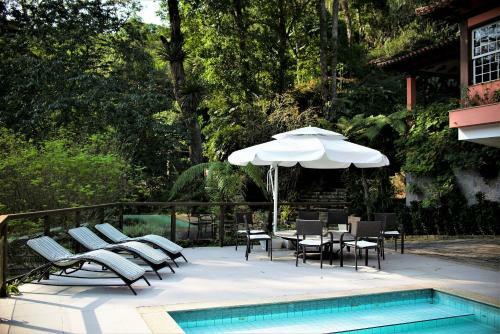 Linda Casa Colonial Em Meio A Natureza