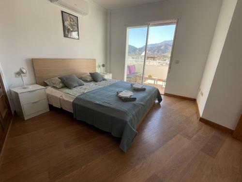 Sunny 3 Bed Apartment Only 7 Minute Walk From Beac