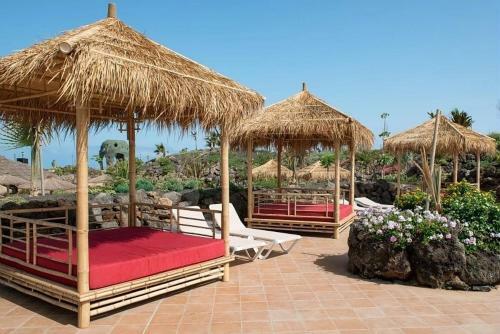 Pleasant 2 Bedroom Villa With Garden & Pool Access