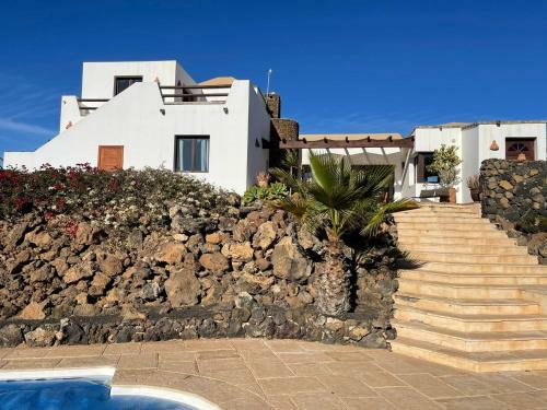 Beautiful Villa With Private Pool In Lajares