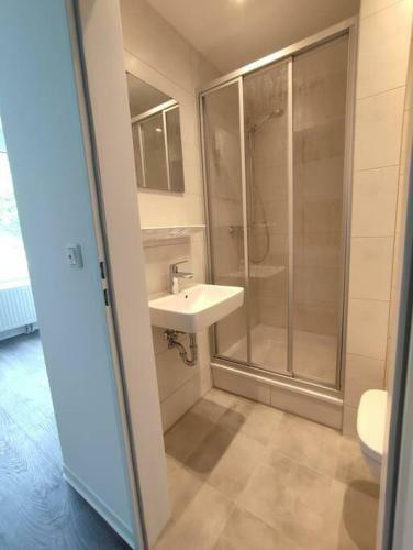 Apartamento Lovely Cheap 1 Private Zimmer (Kitchen, Bad)