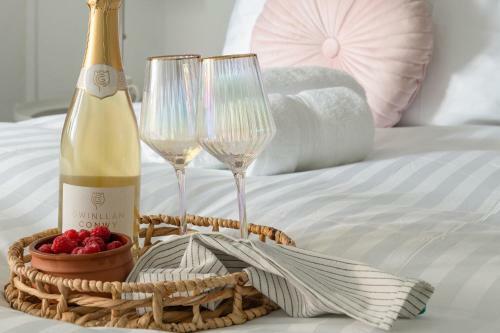 Beachcliffe House - Sea Front Property - Sleeps 10 - Pet Friendly