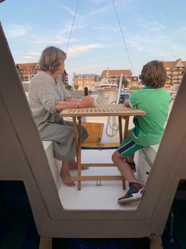 Madi Au Fil de L'eau � Deauville