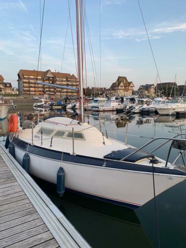 Madi Au Fil de L'eau � Deauville