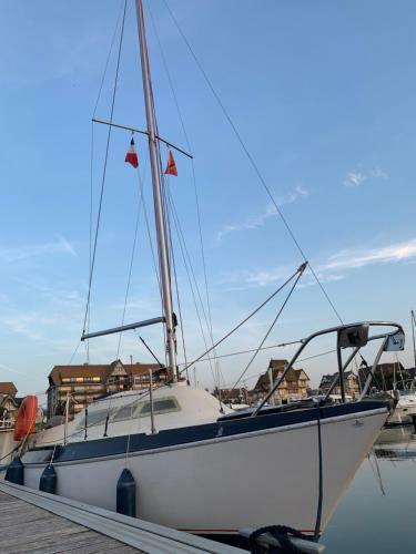 Madi Au Fil de L'eau � Deauville