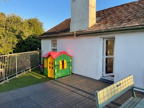 Glorious 6 Bed Detached Victorian Villa By The Sea