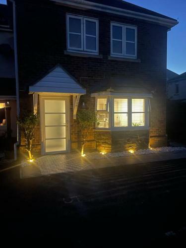 Beautiful 2 Bedroom House Seasisde Location