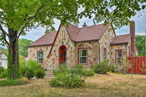 Classy Home With Enclosed Sunroom, Walk To Town