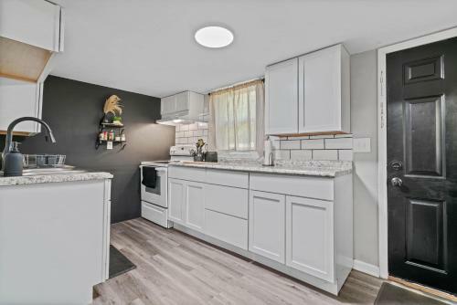 Beautiful Historic Full Home 10 Minutes From Everything